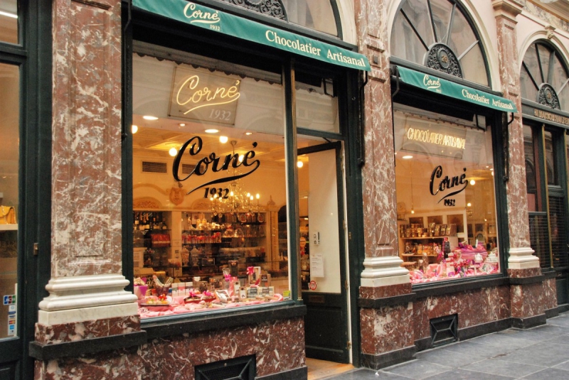 vitrine-ROUBION-min_chocolate_chocolaterie_shop_luxury_chic_gallery_brussels_belgium-558146